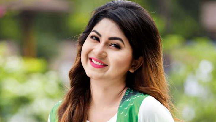 যে দুই সিনেমার অপেক্ষায় স্পর্শিয়া