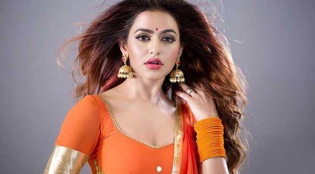 আজ থেকে সিনেমা হলে দেখা যাবে নুসরাত ফারিয়ার “সুরঙ্গ”