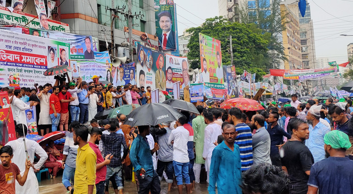 বৃষ্টি উপেক্ষা করে জড়ো হচ্ছেন বিএনপি নেতাকর্মীরা