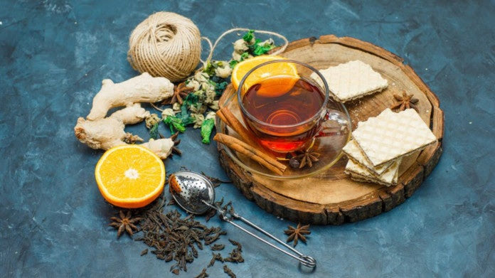 বর্ষাকালে চায়ে  যোগ করুন পাঁচ উপাদান