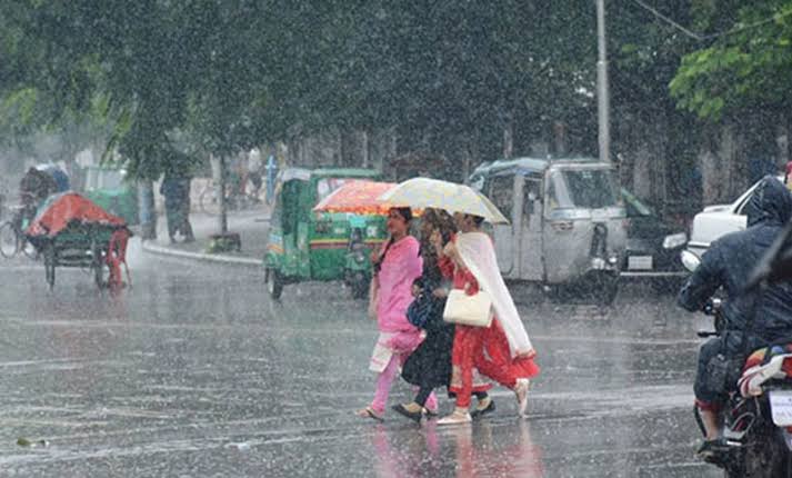 ভোর থেকেই মুষলধারে বৃষ্টি