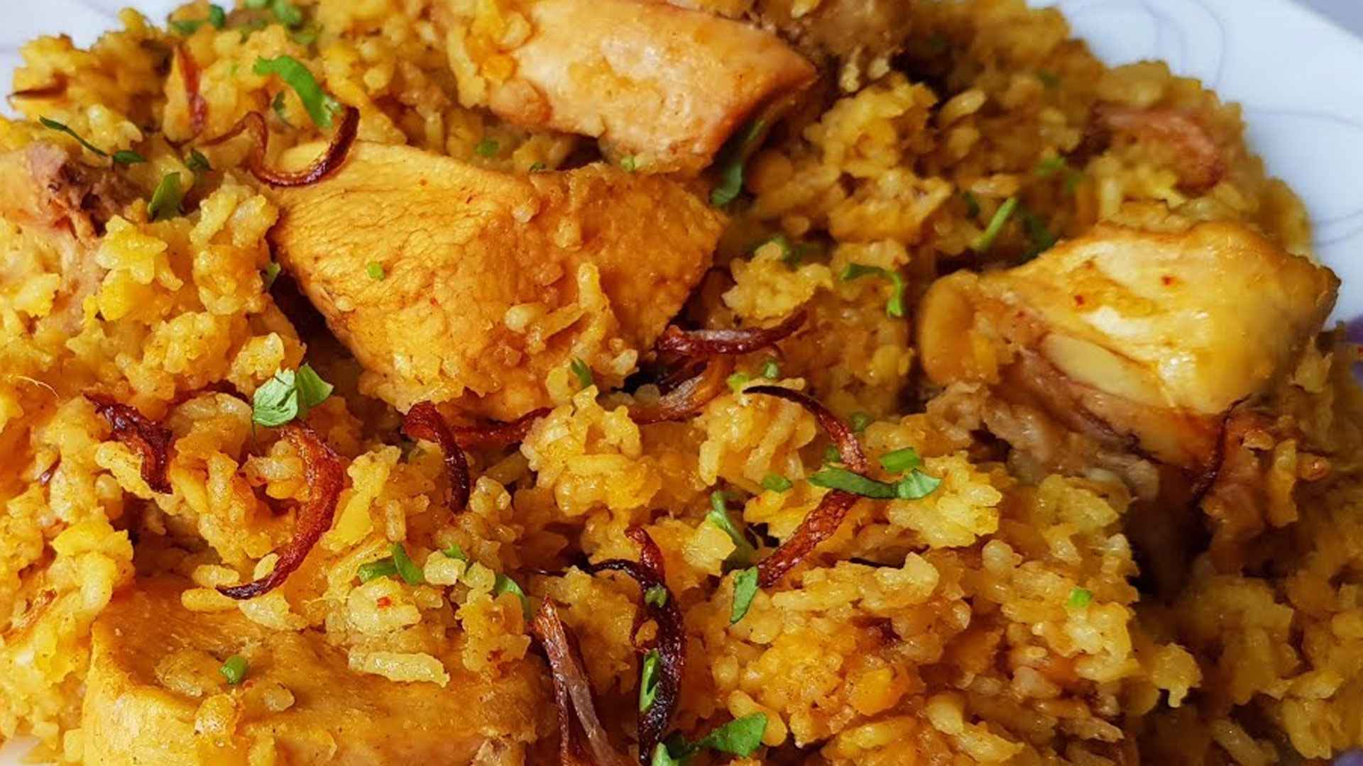 নিরামিষ খিচুড়িতে মুরগির মাংসের টুইস্ট