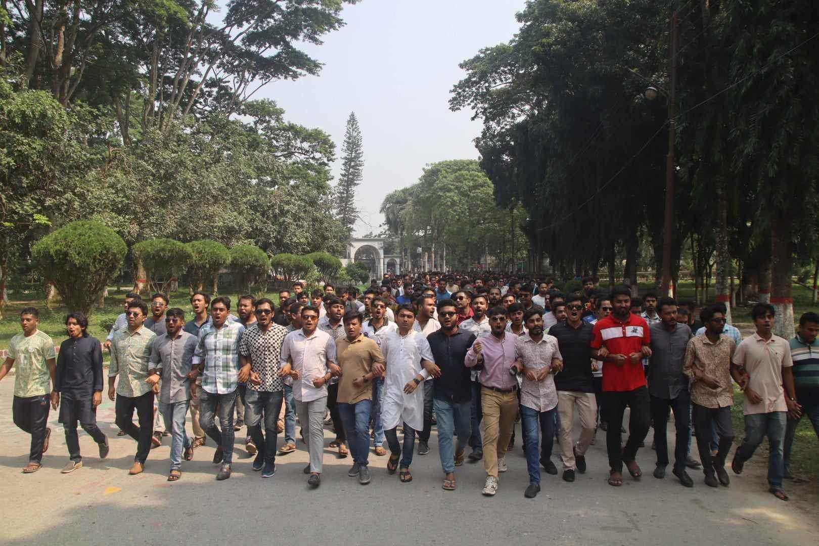 বিএনপি-জামায়াতের হরতালের প্রতিবাদে ইবি ছাত্রলীগের বিক্ষোভ মিছিল