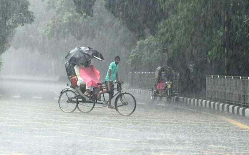 সব বিভাগে ভারী বৃষ্টির আভাস, চট্টগ্রামে ভূমিধসের শঙ্কা