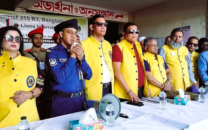 রামগঞ্জে লায়ন্স ক্লাব বাংলাদেশের ত্রান বিতরণ