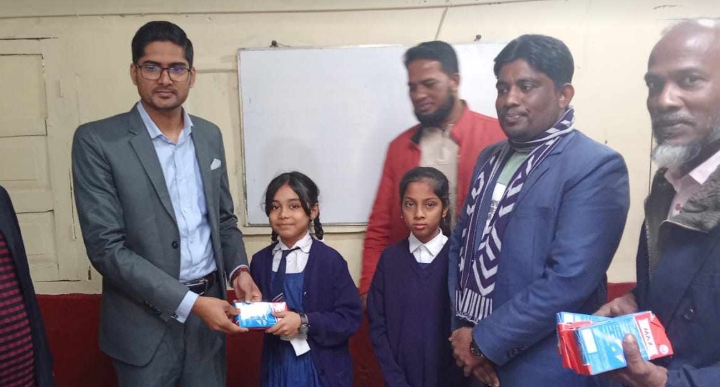 রায়পুরে মেধাবী শিক্ষার্থীদের পুরস্কৃত করলেন ইউএনও