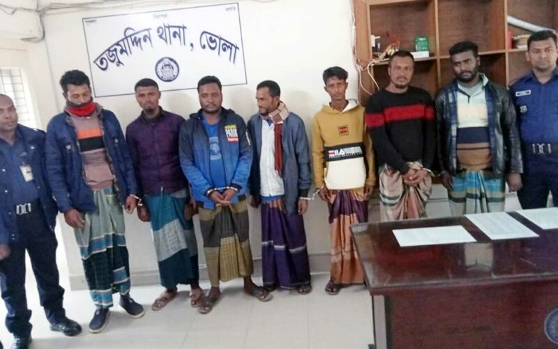 পুলিশের অভিযানে তজুমদ্দিনে সাত জুয়াড়ি আটক