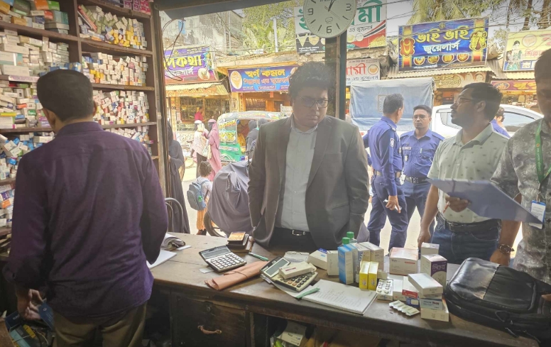 রায়পুরে তিন ফার্মেসীকে ১৮ হাজার টাকা জরিমানা