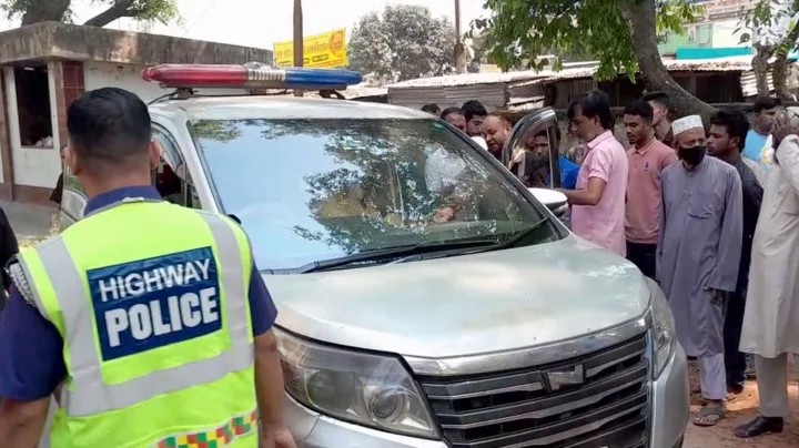বকশীগঞ্জে পিকআপ চাপায় নারী স্কুল শিক্ষক নিহত