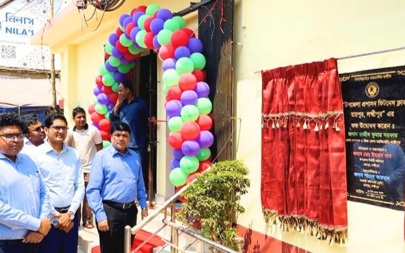 তরুণরা বইয়ের পাতায় জ্ঞান খুঁজে নিক, ফিটনেস ক্লাবে শরীর গড়ুক: জেলা প্রশাসক 