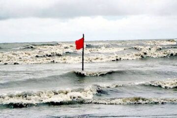 সাত অঞ্চলের নদী বন্দরে সতর্কতা সংকেত