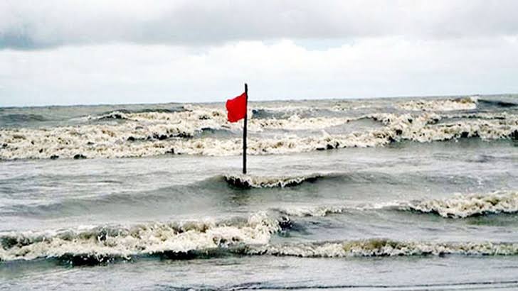সাত অঞ্চলের নদী বন্দরে সতর্কতা সংকেত