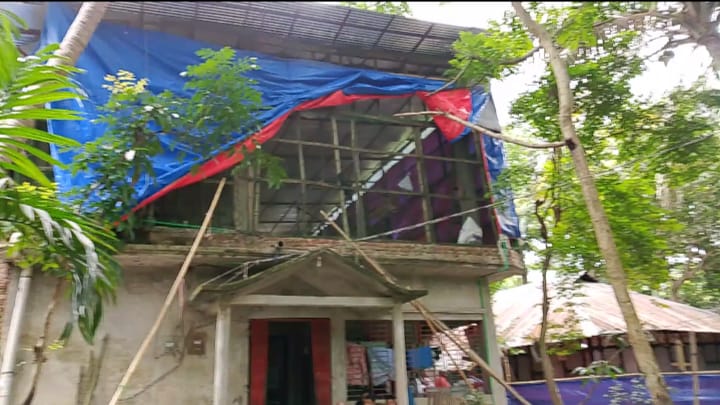 রামগঞ্জে বসতবাড়িতে পোল্ট্রি ফার্ম দুর্গন্ধে অর্ধ শতাধিক মানুষের অসহনীয় জীবন-যাপন