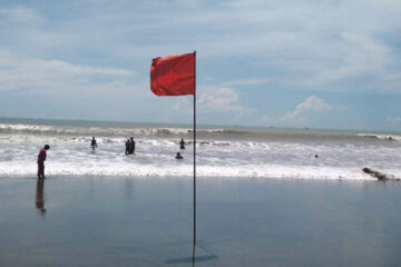 সাগরে লঘুচাপ, ৪ বন্দরে সতর্কতা
