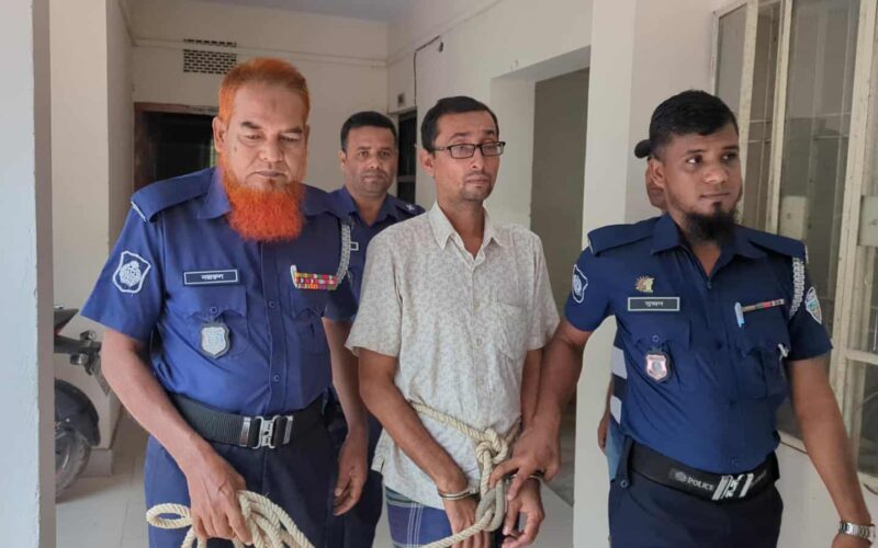 রামগঞ্জে শিশু ধর্ষণে অভিযুক্ত ছোট মনু গ্রেফতার