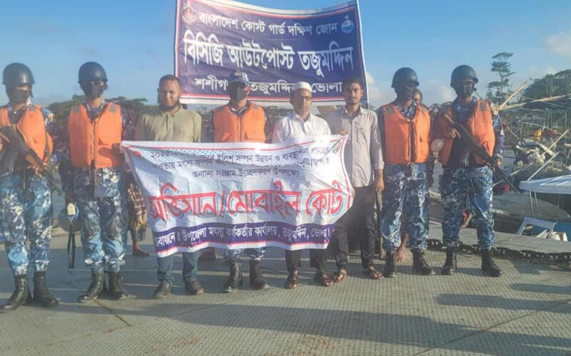 তজুমদ্দিনে অবৈধ খুঁটি জাল উচ্ছেদের অভিযান