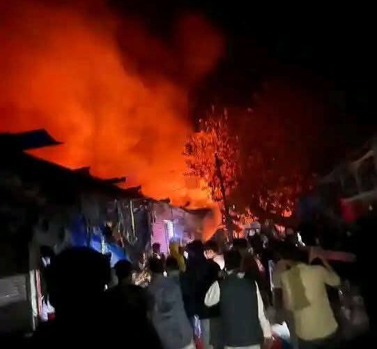 রায়পুরের হায়দরগঞ্জ বাজারে ভয়াবহ অগ্নিকাণ্ড, ৮ দোকান পুড়ে ছাই