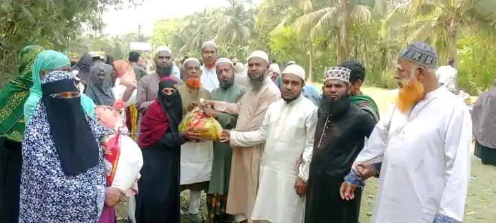 রূপসায় জামায়াতে ইসলামীর উদ্যোগে ঈদ উপহার বিতরণ