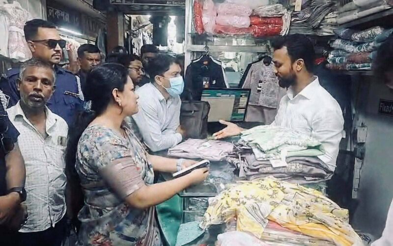 রায়পুরে মোবাইল কোর্টের অভিযান, ৫৪ হাজার টাকা জরিমানা