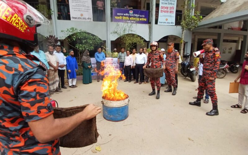 রায়পুরে আগুন নেভানোর কৌশল প্রদর্শন