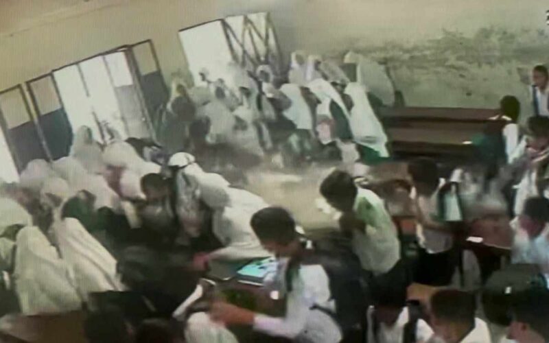 শ্রেণিকক্ষে পলেস্তারা ধস: নিরাপদ শিক্ষালয় কি কেবলই স্বপ্ন?