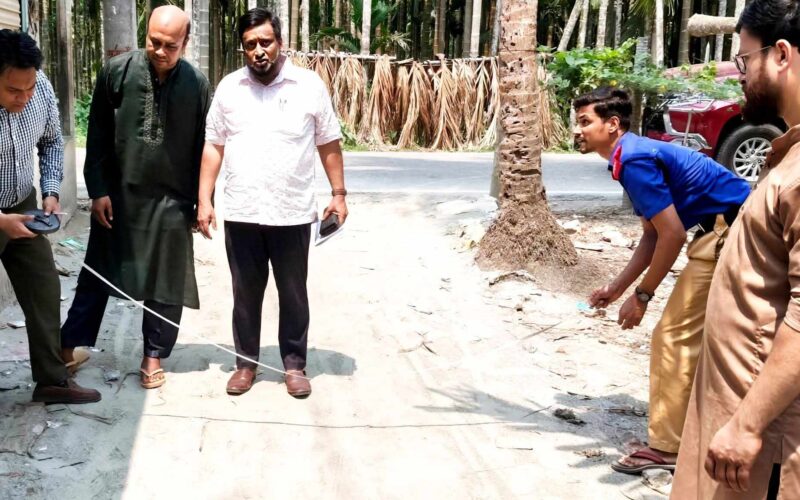 রায়পুরে স্থবির প্রকল্পে গতি, মাঠে নেমে মাপজোখে ইউএনও