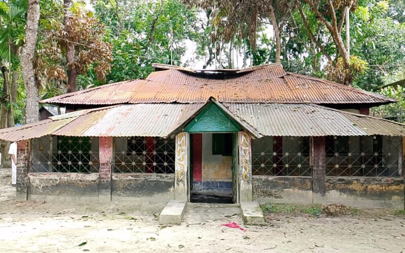রামগঞ্জে গভীর রাতে পুড়লো মুক্তিযোদ্ধার বসতঘর