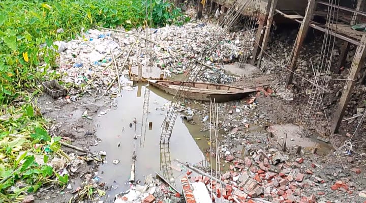 রামগঞ্জের দল্টায় সরকারী পুকুর জবরদখল