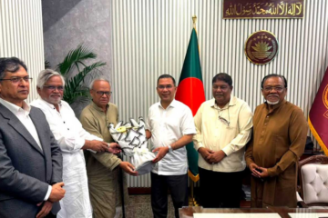 প্রধানমন্ত্রীর সঙ্গে বিএনপির নতুন স্থায়ী কমিটির সদস্যদের সাক্ষাৎ
