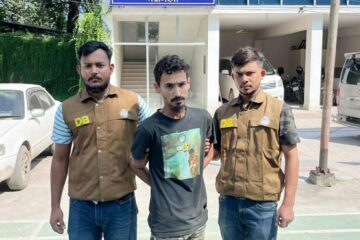 নরসিংদীতে পিস্তল ও গুলিসহ কুখ্যাত সন্ত্রাসী সাখু গ্রেপ্তার